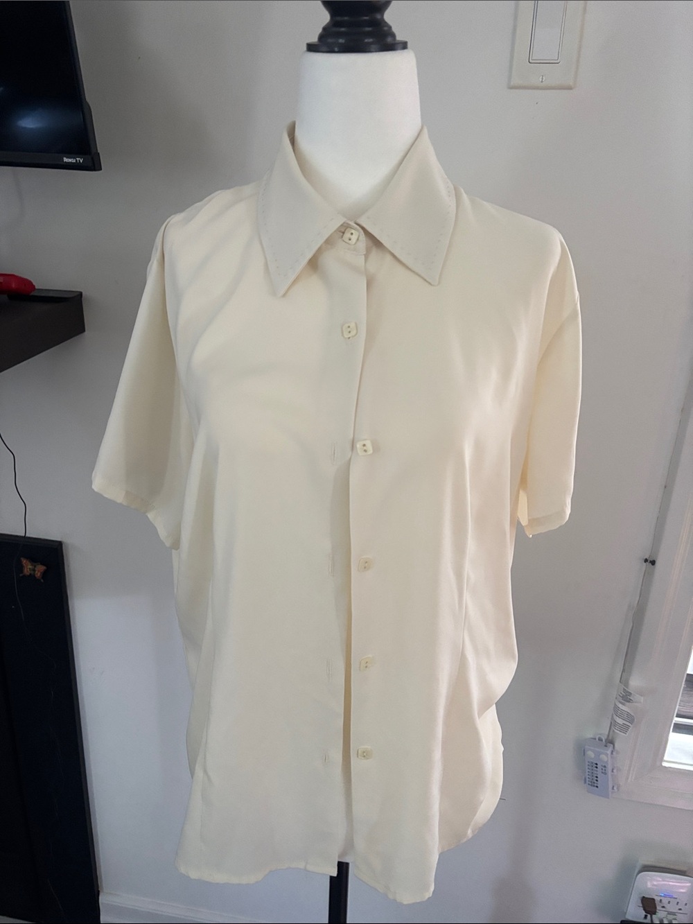 Classic Short-Sleeve Button-Down Shirt in Cream